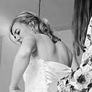 getting ready - das Anziehen der Braut in Zeulenroda