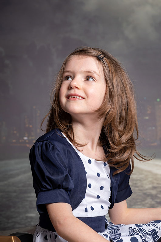 Kindergartenfotografie Hof - Saale und Umgebung - Kleines Mädchen im Oldtimer Kindergartenfotografie Hof - Saale und Umgebung - Kleines Mädchen im Oldtimer