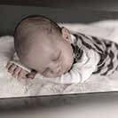 schlafender kleiner Junge